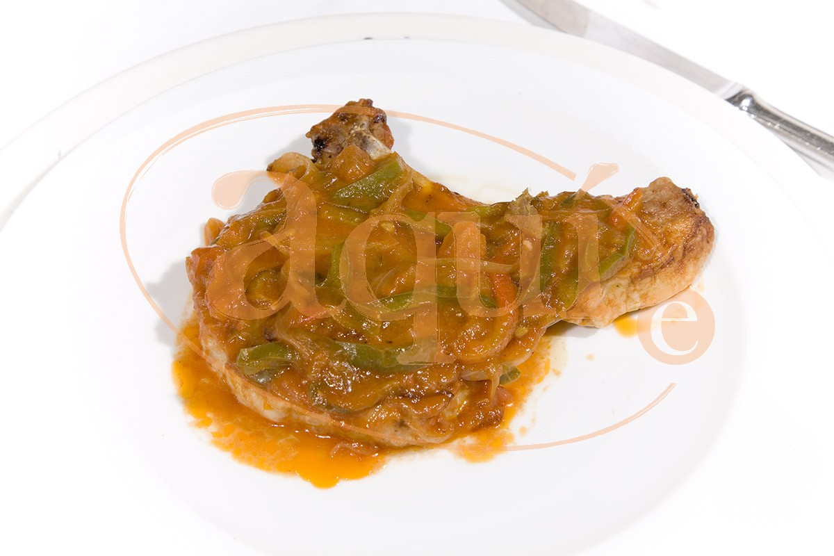 chuletas-de-cerdo-en-piperada-206
