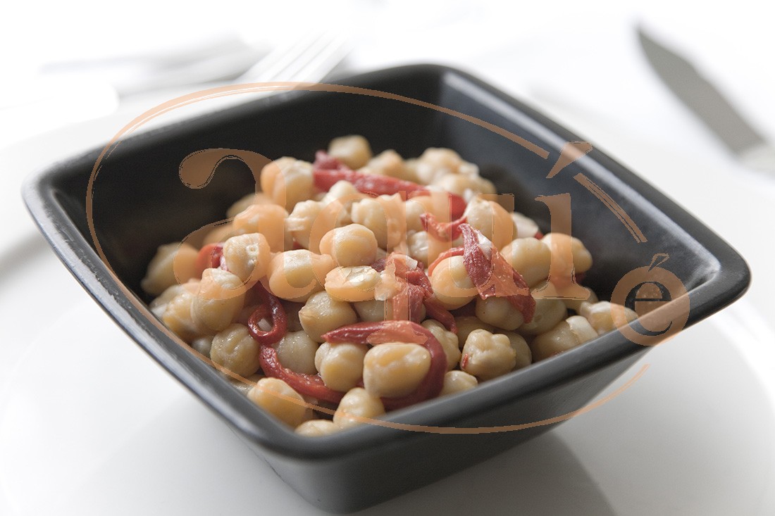ensalada-de-garbanzos-con-pimientos-del-piquillo-566