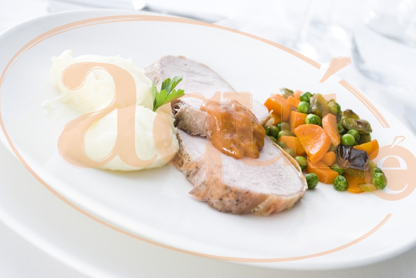 lomo-de-cerdo-con-guisantes-y-zanahoria-476-1