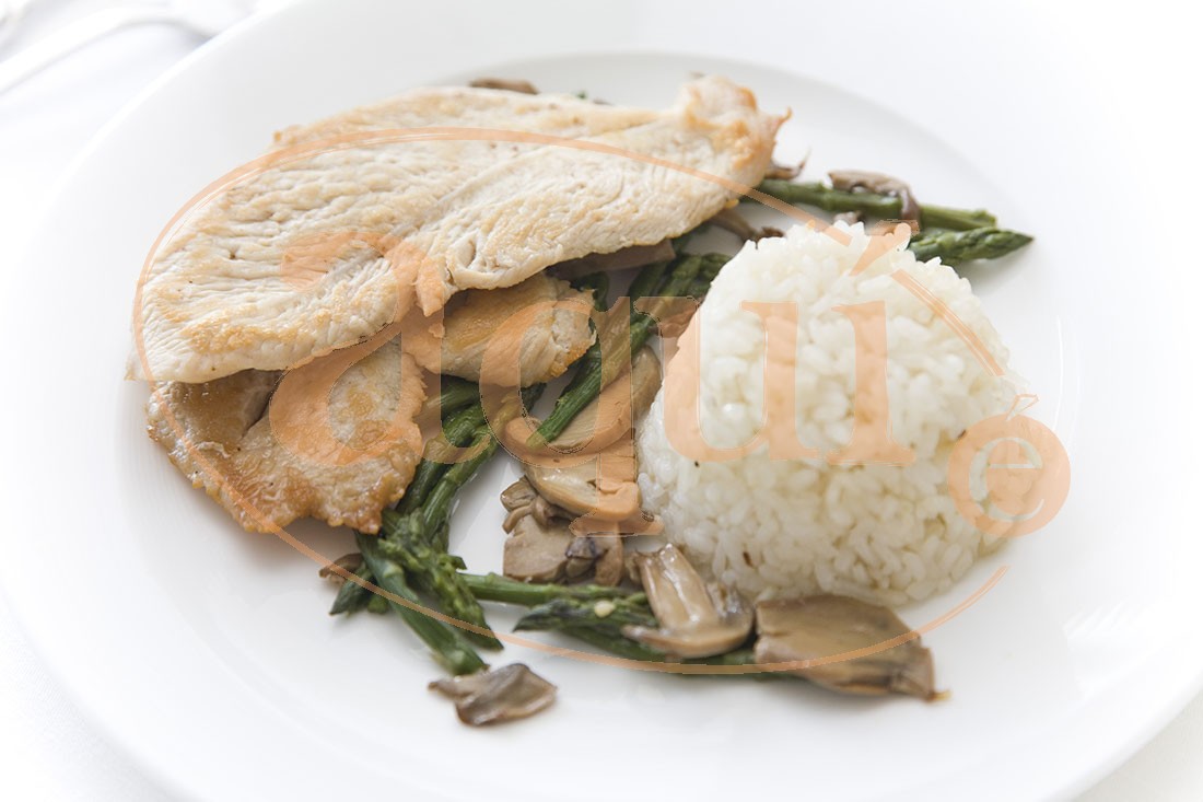 pechuga-de-pavo-con-champinones-y-esparragos-verdes-578