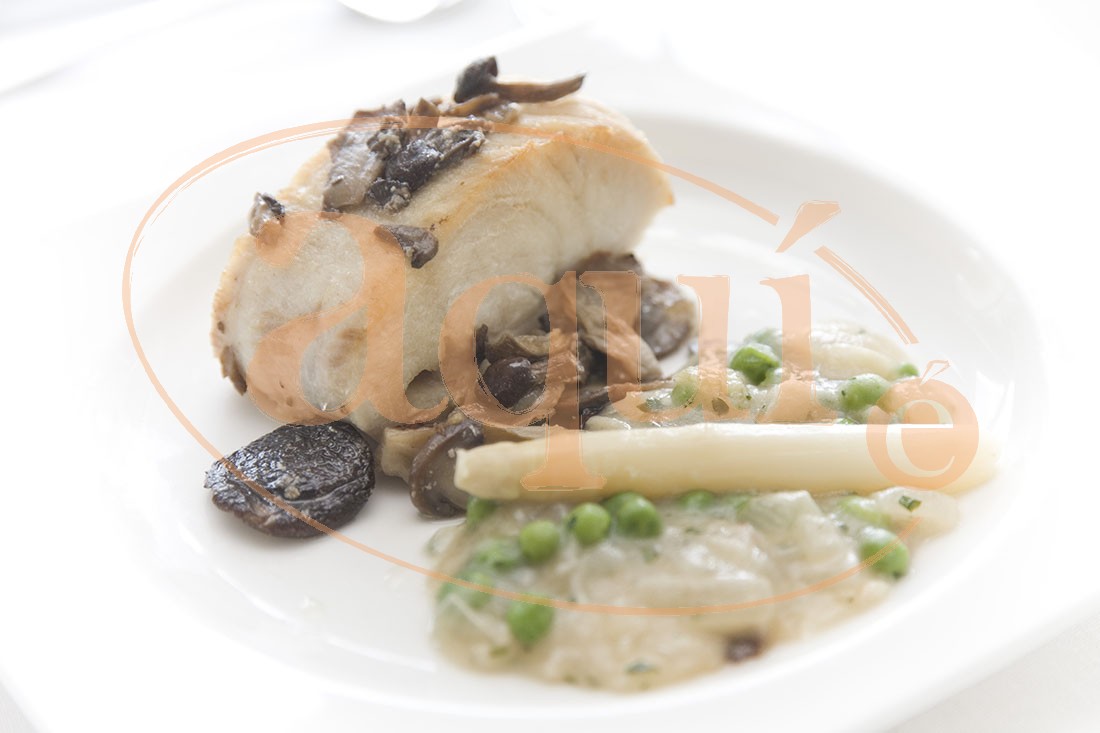 perca-al-horno-con-salsa-verde-y-setas-579