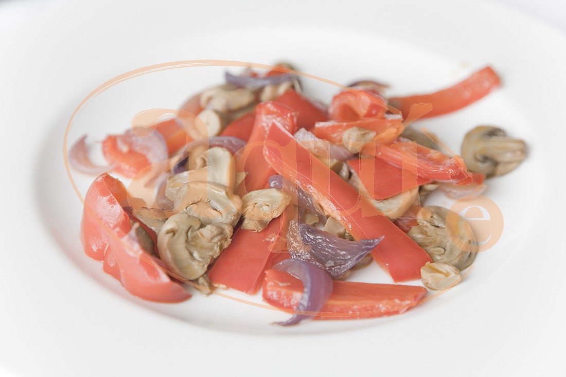 pimientos-rojos-con-champinones-estofados-551