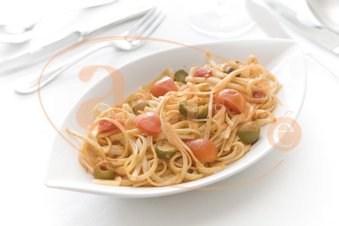 tallarines-con-tomate-cherry-y-encurtidos-573-1