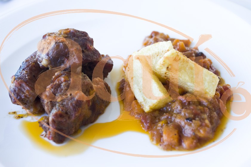 ternera-en-salsa-de-zanahoria-y-tomate-554