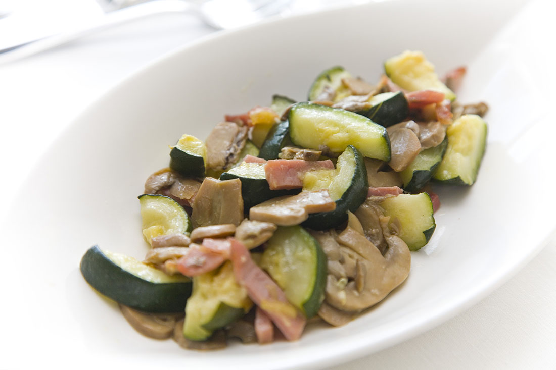 CALABACIN Y CHAMPIÑONES SALTEADOS AJO Y PEREJIL