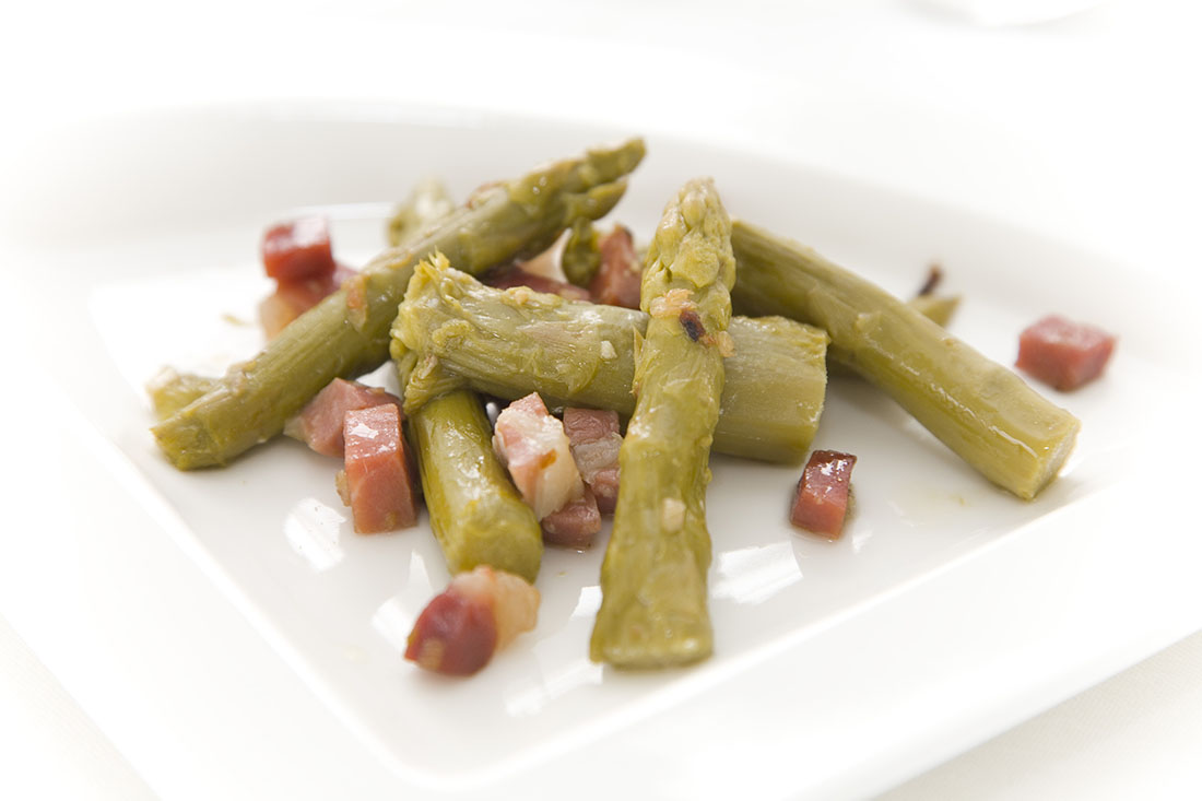 REFOGADO ESPARRAGOS CON JAMON