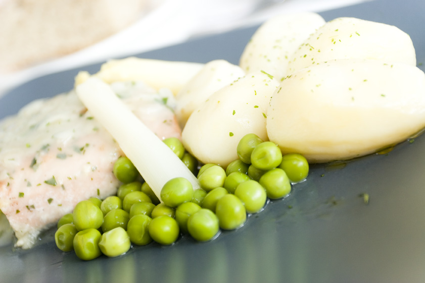 SALMON SALSA GUISANTES_