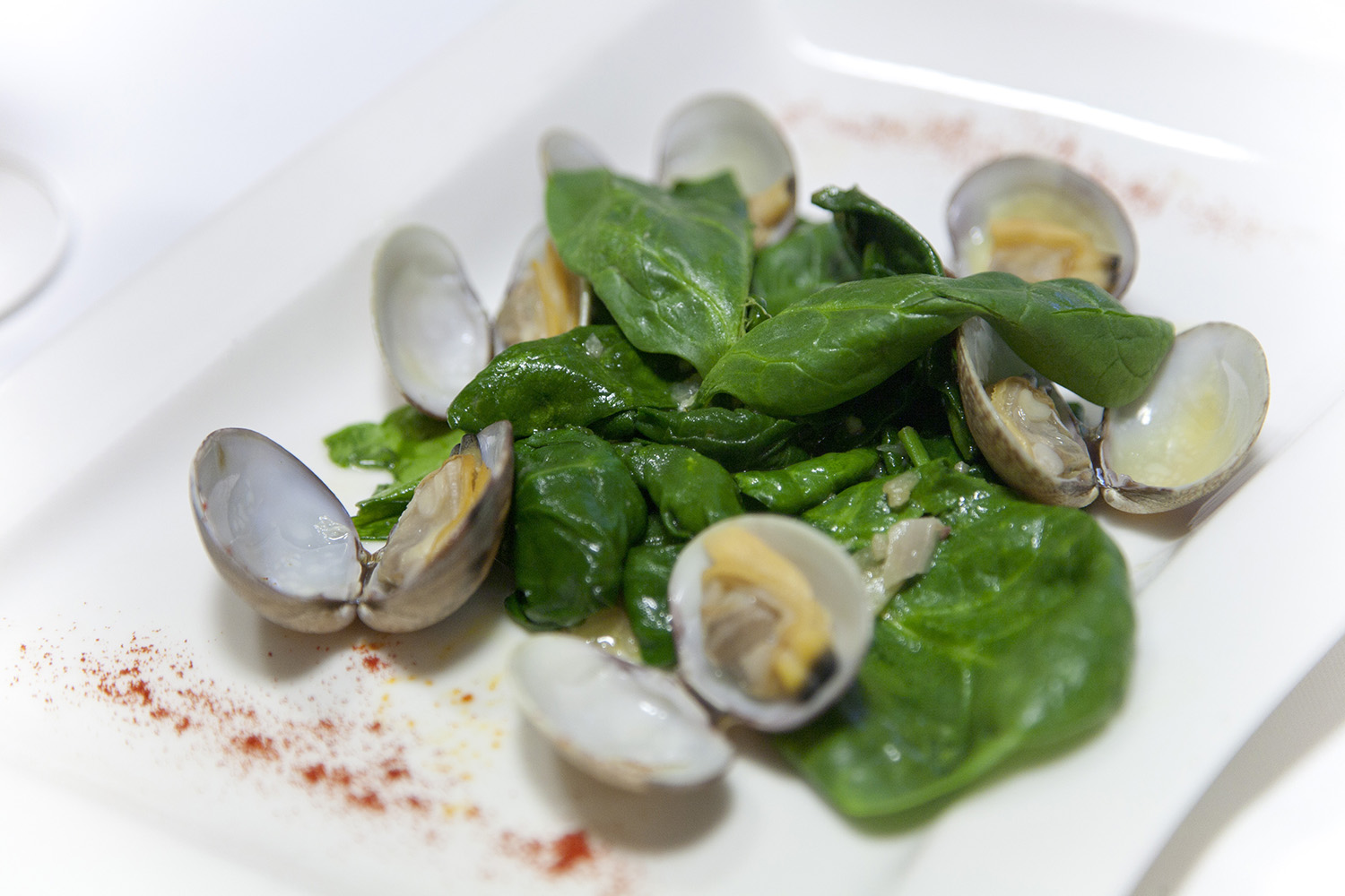 guiso de cuaresma de almejas con espinacas