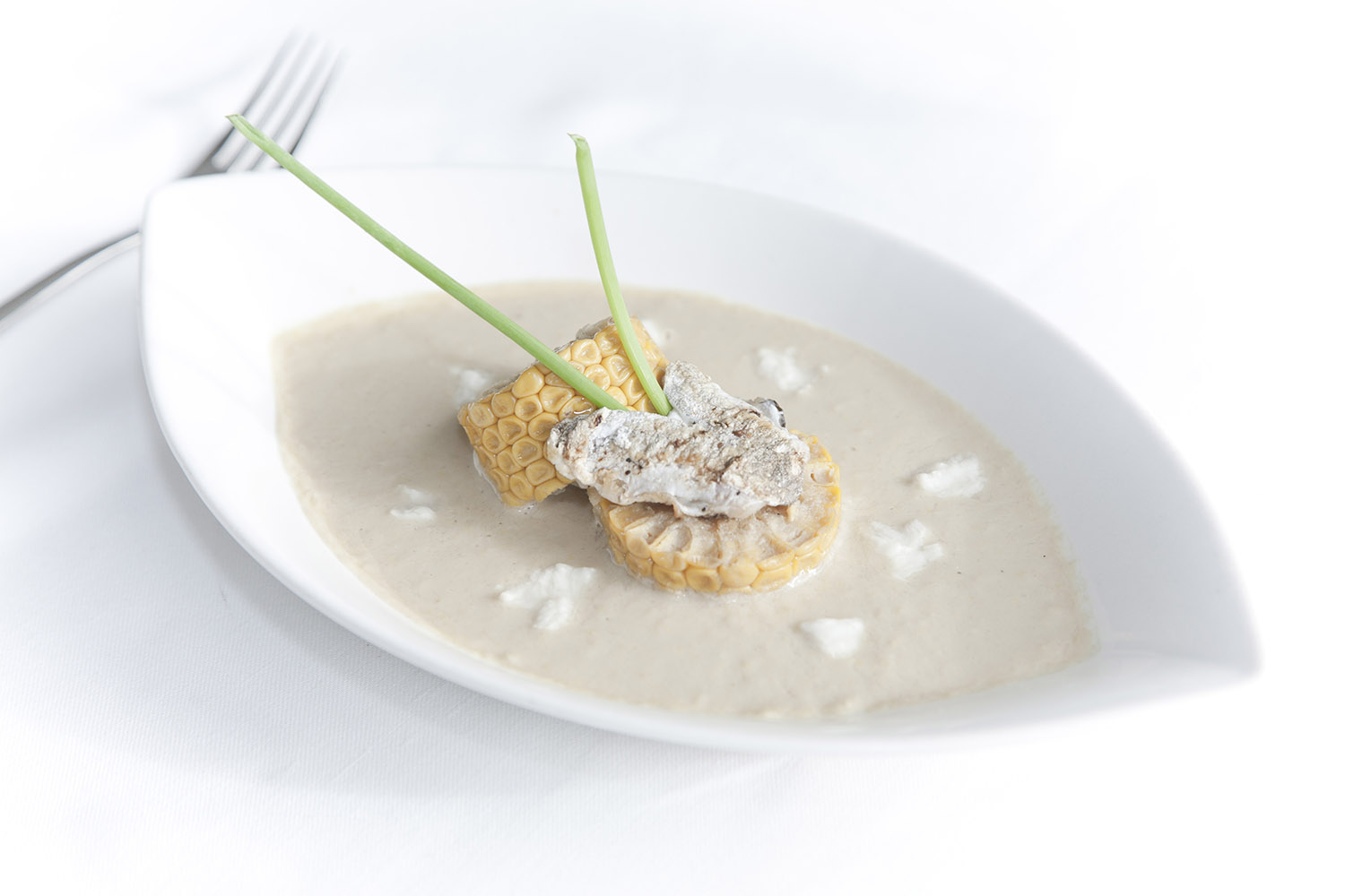 sopa de maiz con cabezas de merluza