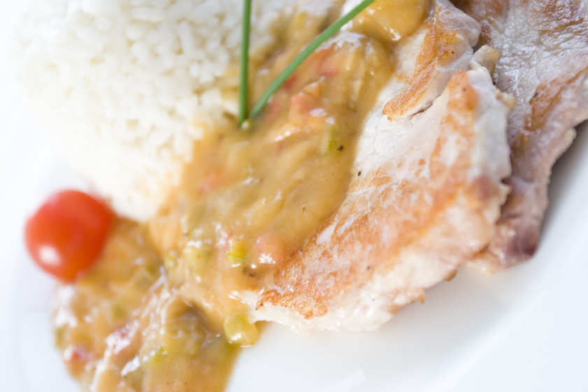 FILETES CERDO SALSA CHAMPIÑONES