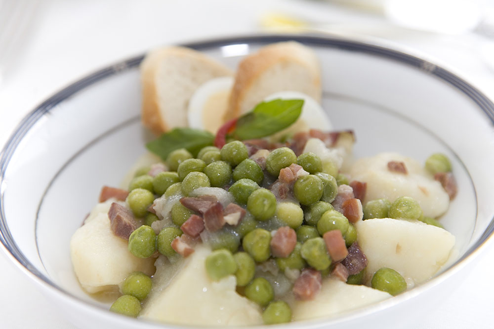 PATATAS GUISANTES SALSA VERDE