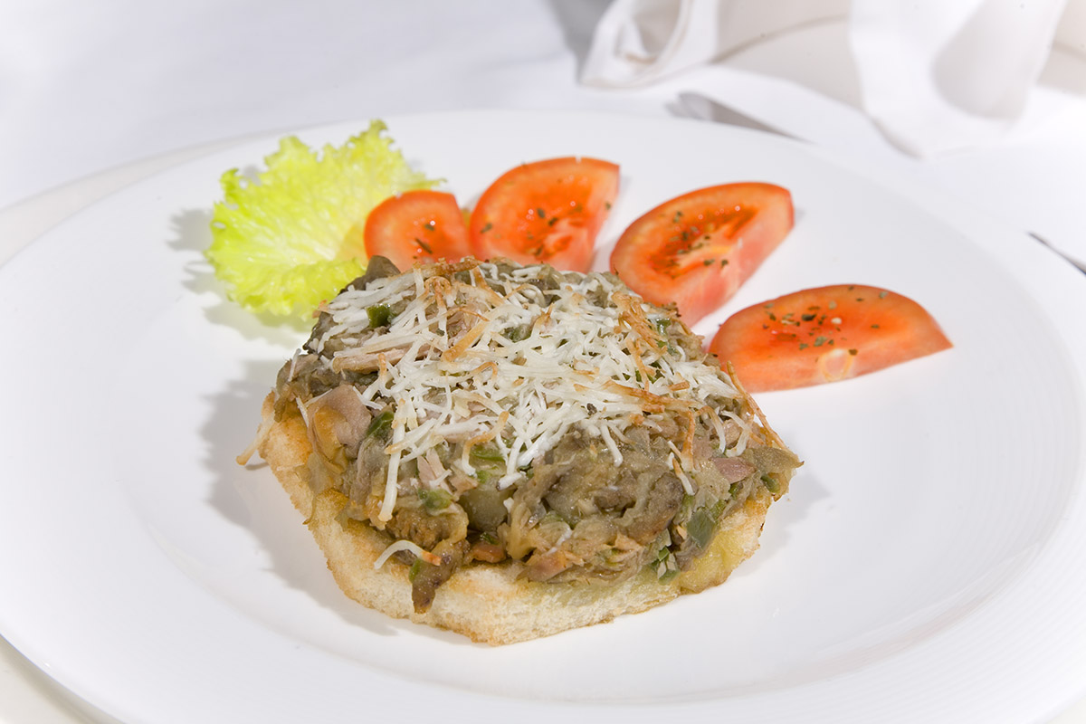 TOSTA BERENGENA CON ATUN